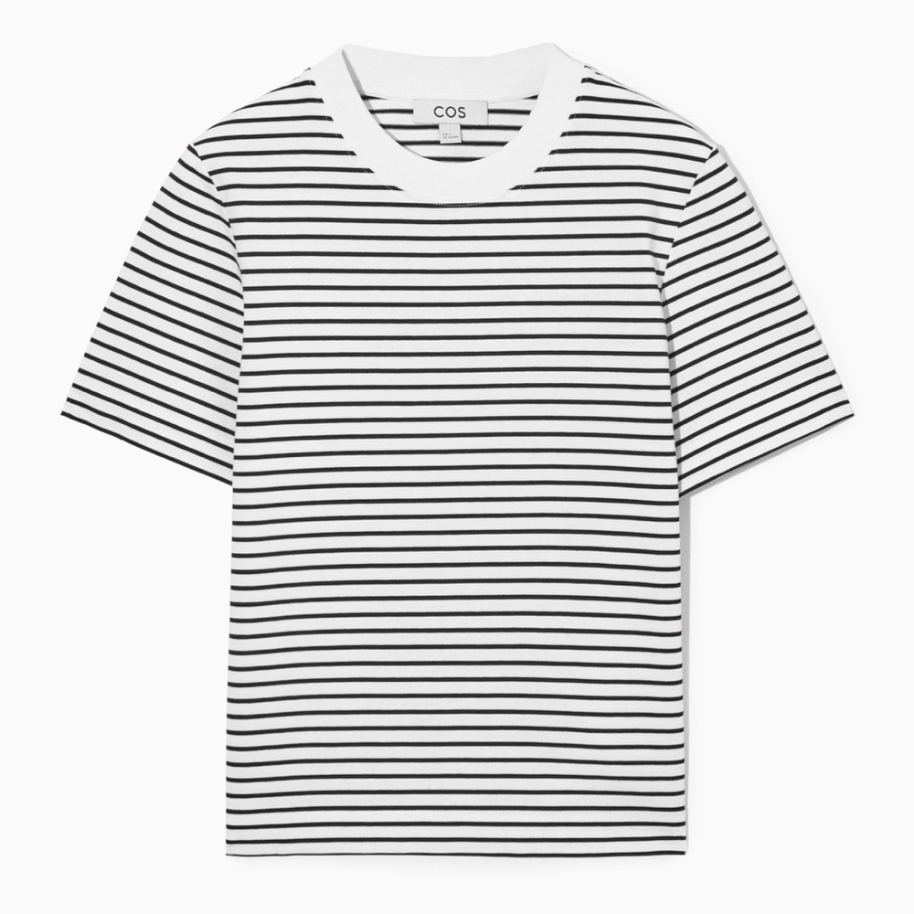COS THE CLEAN CUT T-SHIRT in Off-white/Black